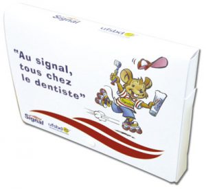 Mallette Signal avec écrit : "Au signal, tous chez le dentiste" avec une mascotte rat